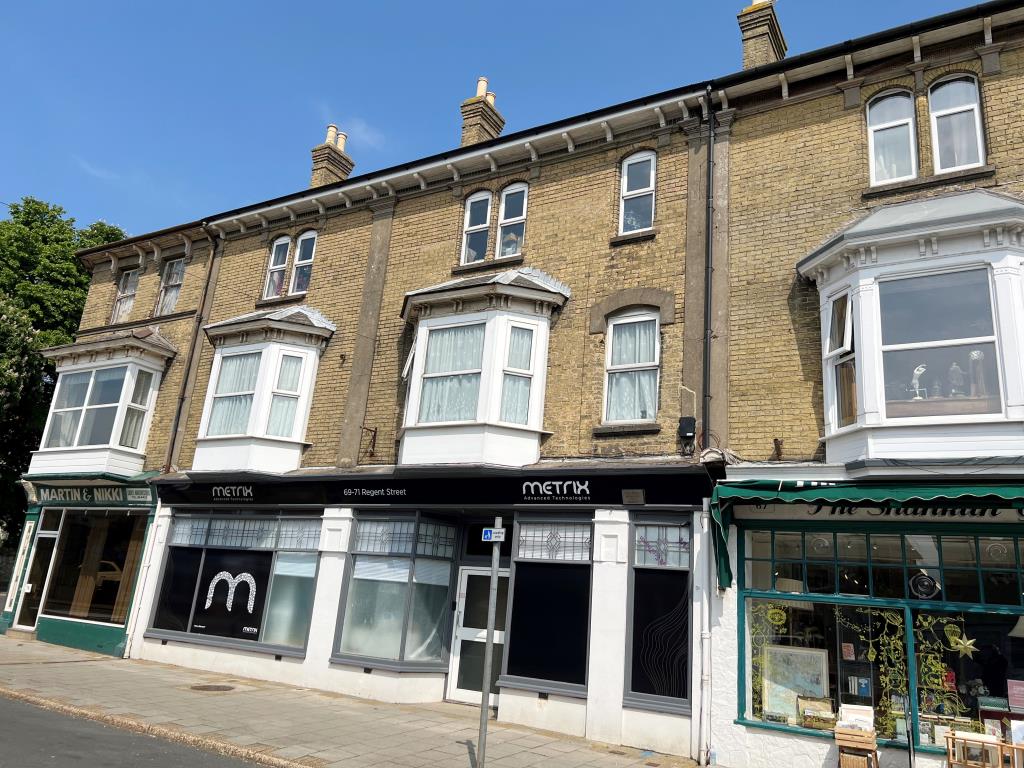 Lot: 89 - TOWN CENTRE COMMERCIAL INVESTMENT - Shop front from Regent Street